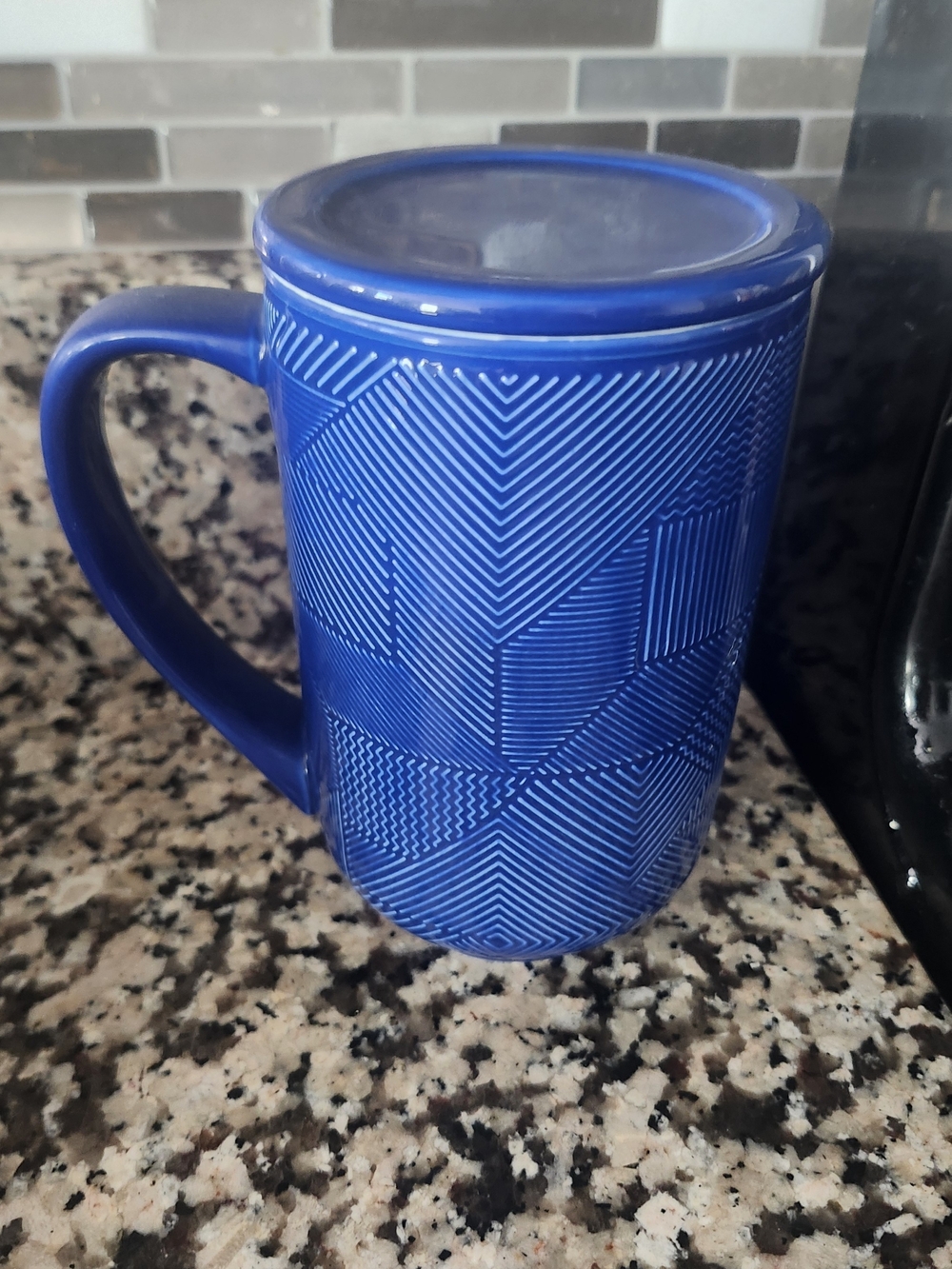 DAVIDsTEA Mosaic Textured Nordic Mug in a cobalt blue color